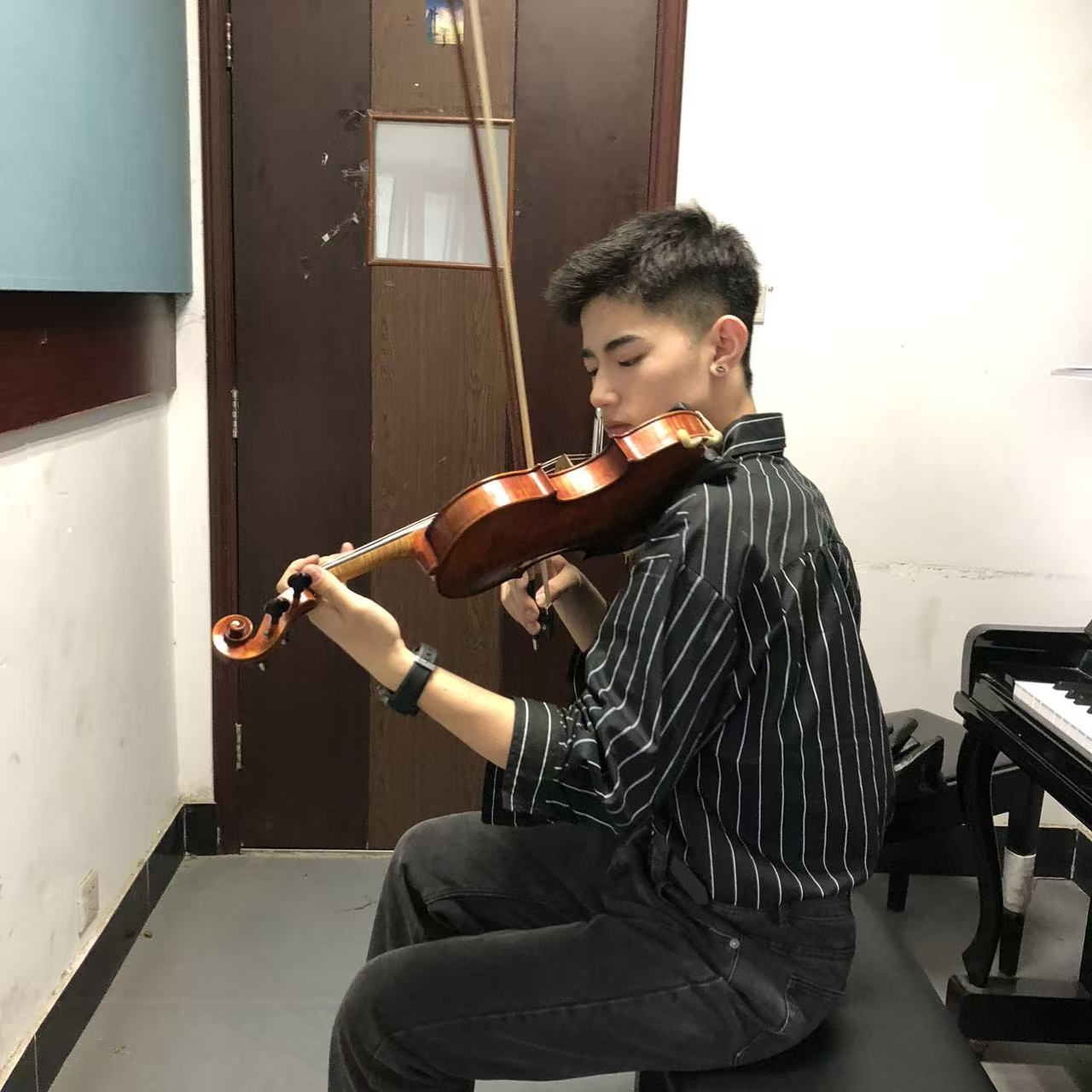 바이올린 선율에 담긴 장하오의 음악 인생 | Weverse Magazine