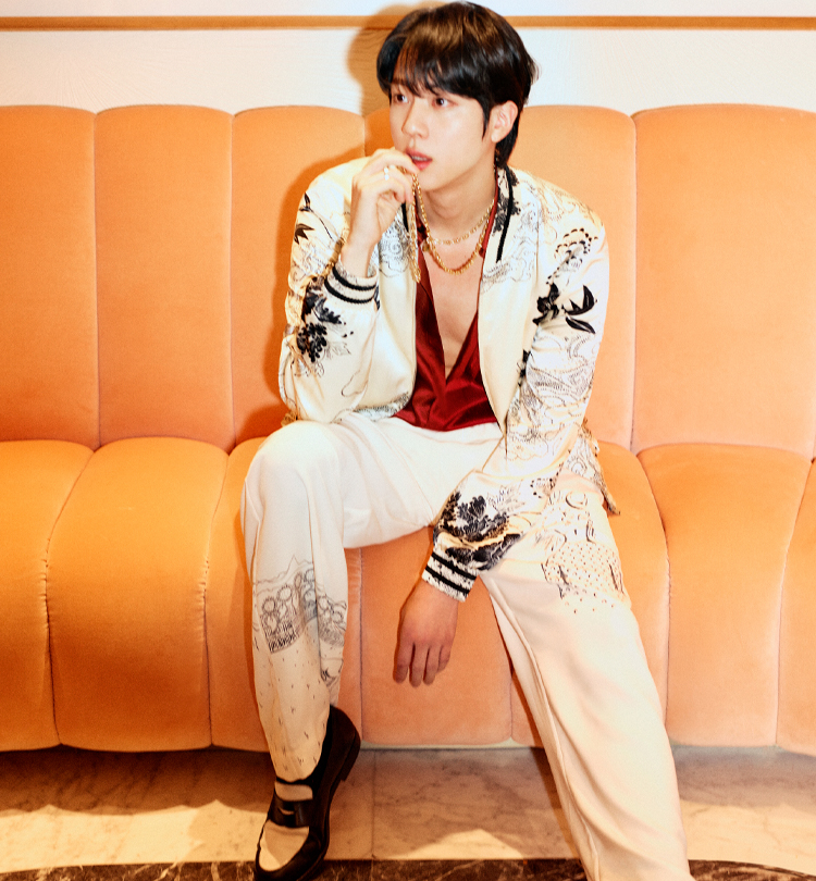 BTS Jin ファンミ サインボール(ハート) JIN ジン　最終値引き Qoo10] ドンウォン 【BTS JIN 限定版】BTS JIN : KPOP