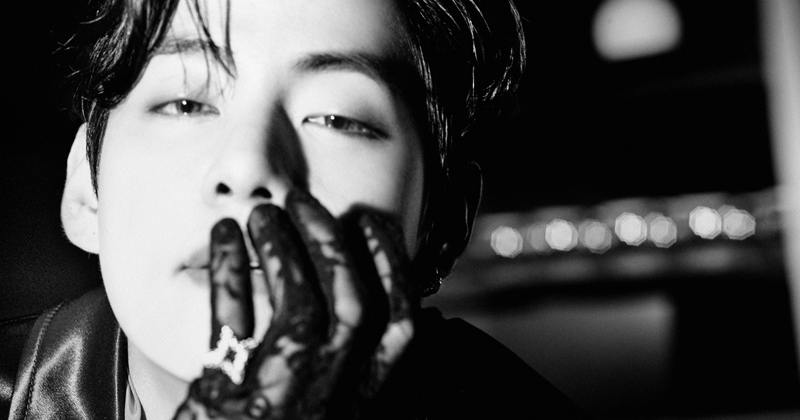 V「自由な僕を収められたらと思います」 - Weverse Magazine