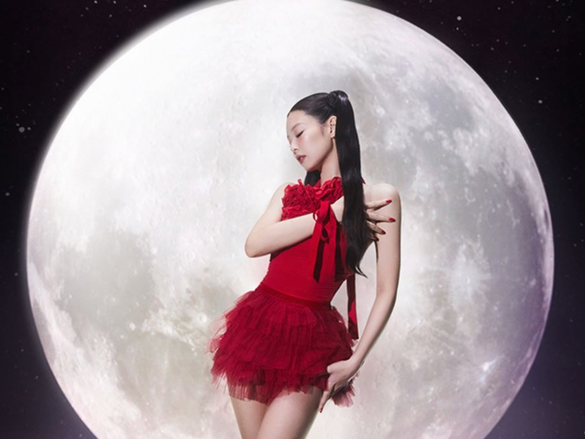 JENNIEの「You & Me」、満月の女王を見る - Weverse Magazine
