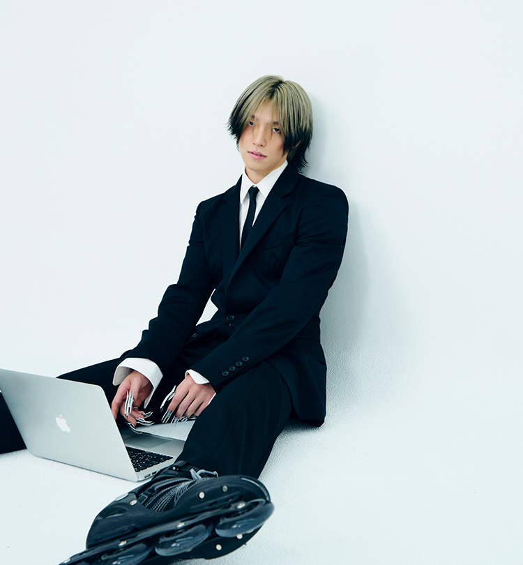 DINO：“我想成为能珍惜哥哥们的人。” - Weverse Magazine